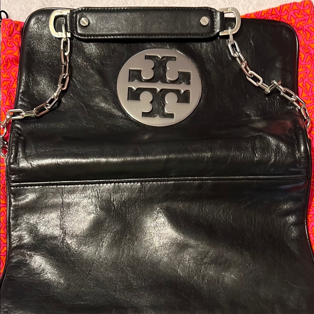 Tory Burch Black Shoulder Bag with Iconic Logo - Picture 3 of 10